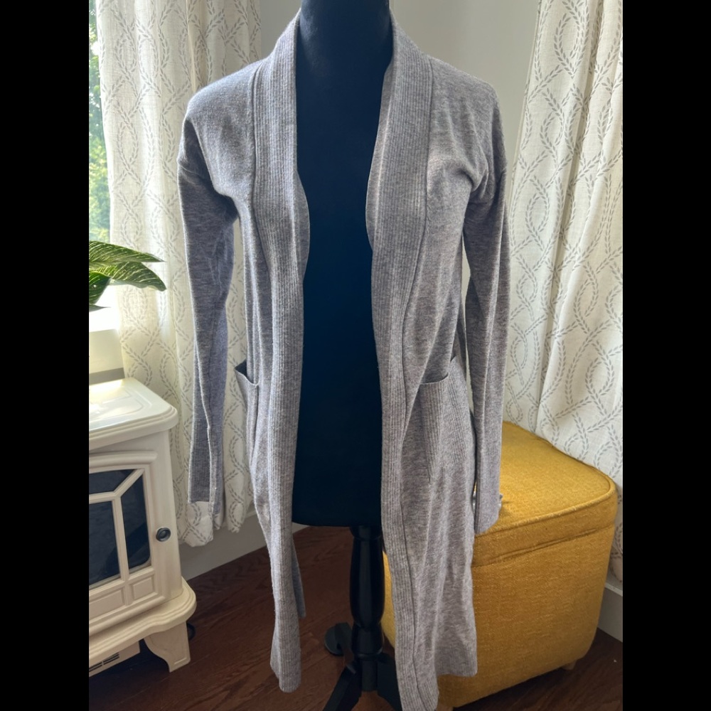 Long lightweight sweater with pockets